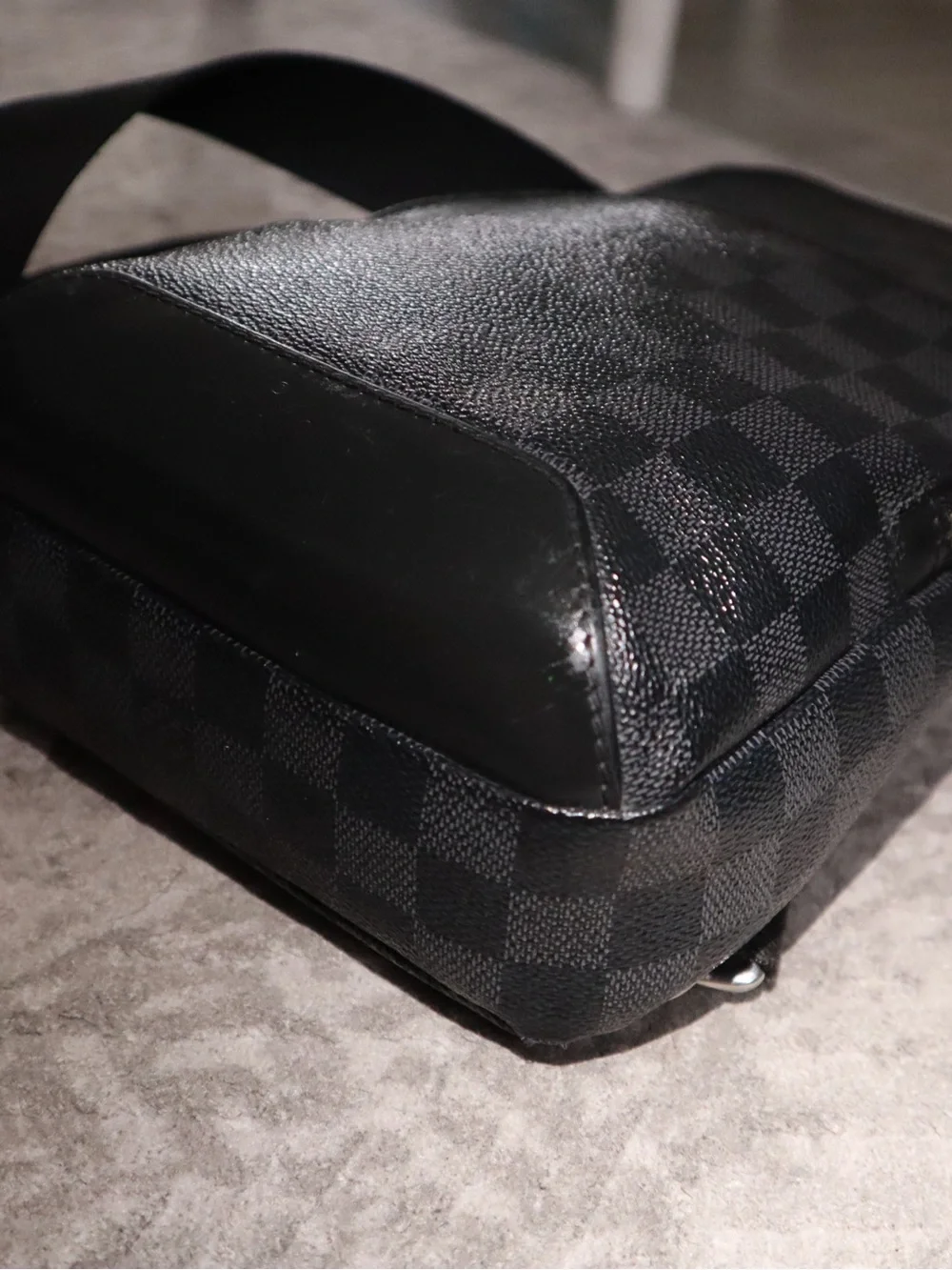 Louis Vuitton Avenue sling bag Damier Graphite